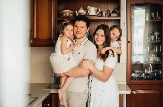 Familia contenta después de contratar a un Abogado de Migración en Queretaro