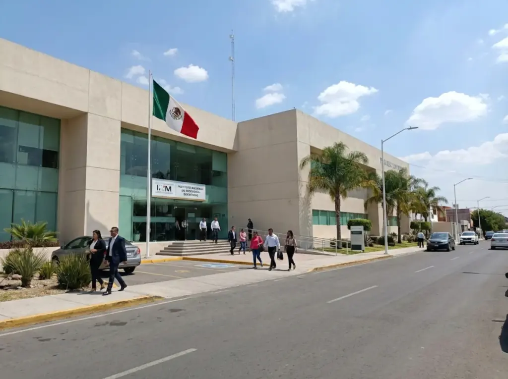 ¿Trámite Estancado en el INM? Esto Es Lo Que Debes Hacer 7 Fachada de edificio de oficinas del INM en Querétaro para trámites migratorios